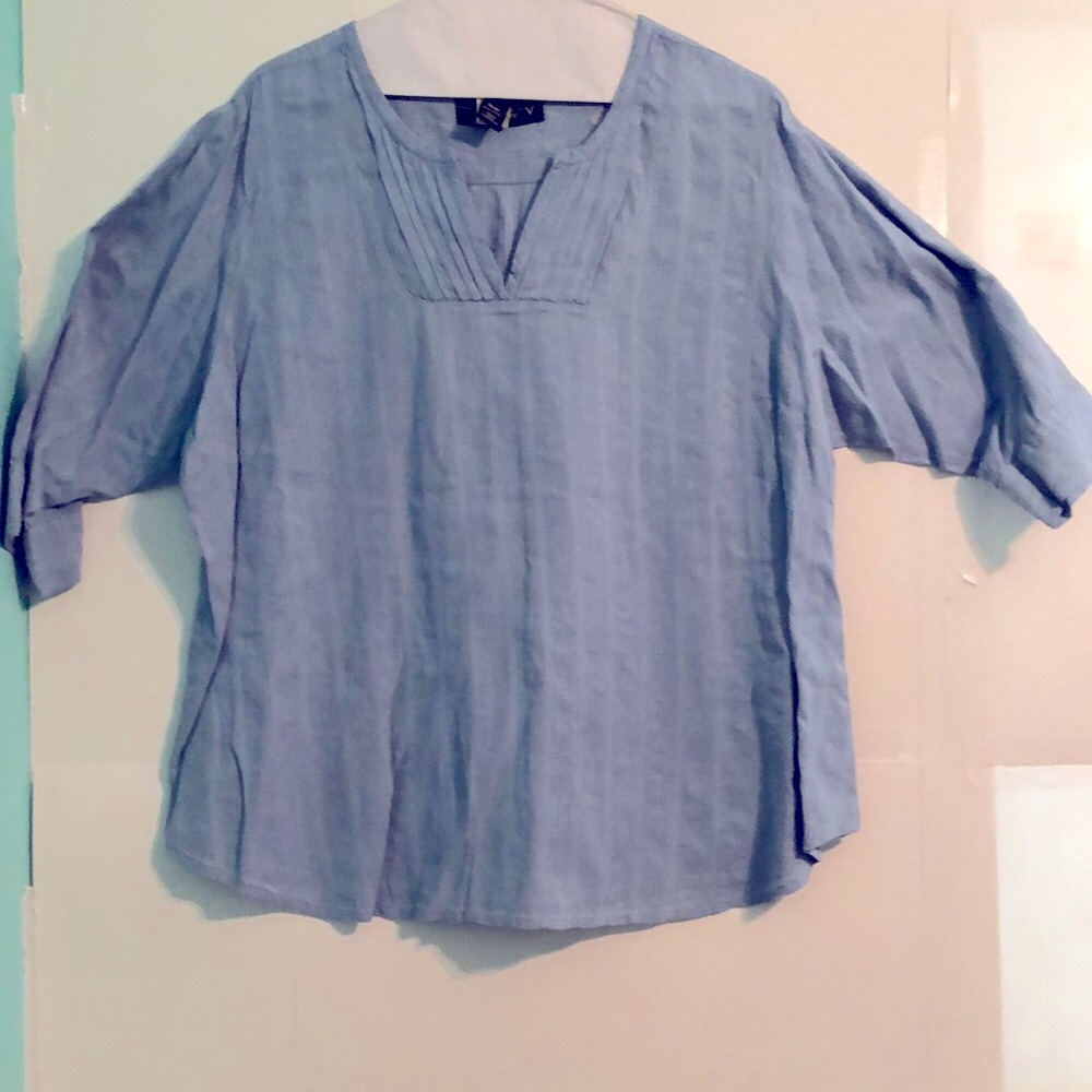 Venezia light blue,3/4 sleeves. V neck shirt